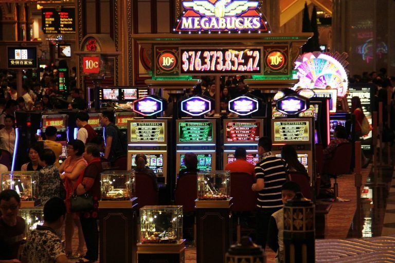 Melco chiuderà il Grand Dragon Casino e tre sedi Mocha Clubs entro il 2025