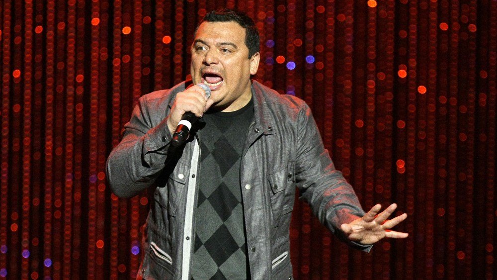 Il comico Carlos Mencia accusato di evasione fiscale