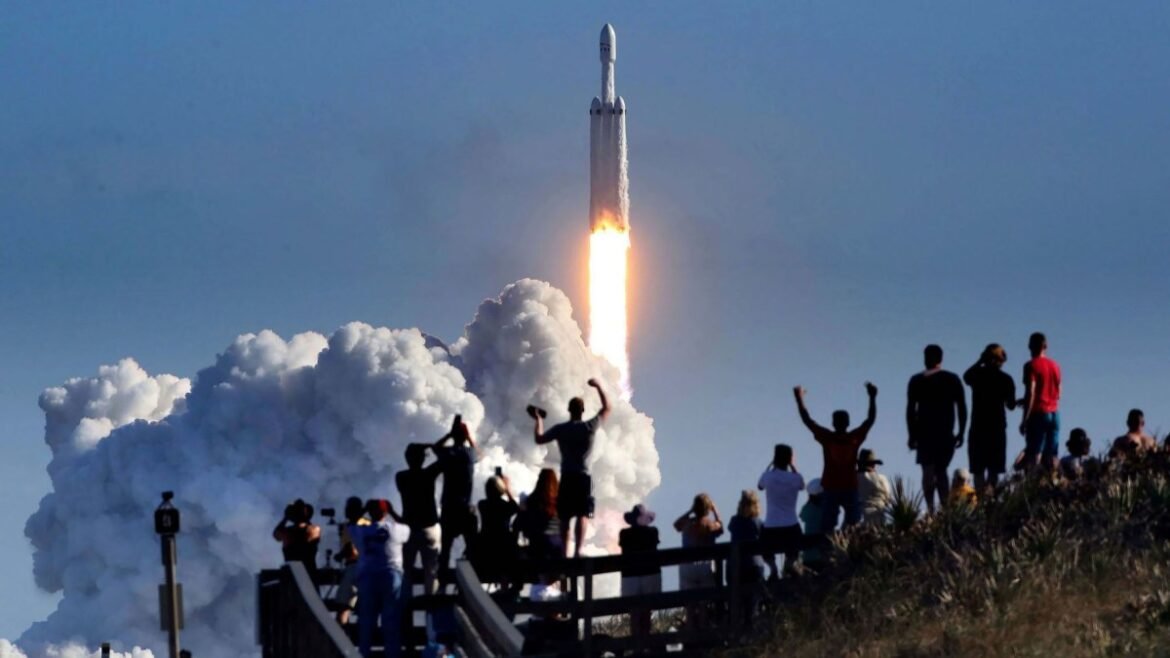 La valutazione di SpaceX sale a 2,6 trilioni di dollari, supera brevemente Amazon
