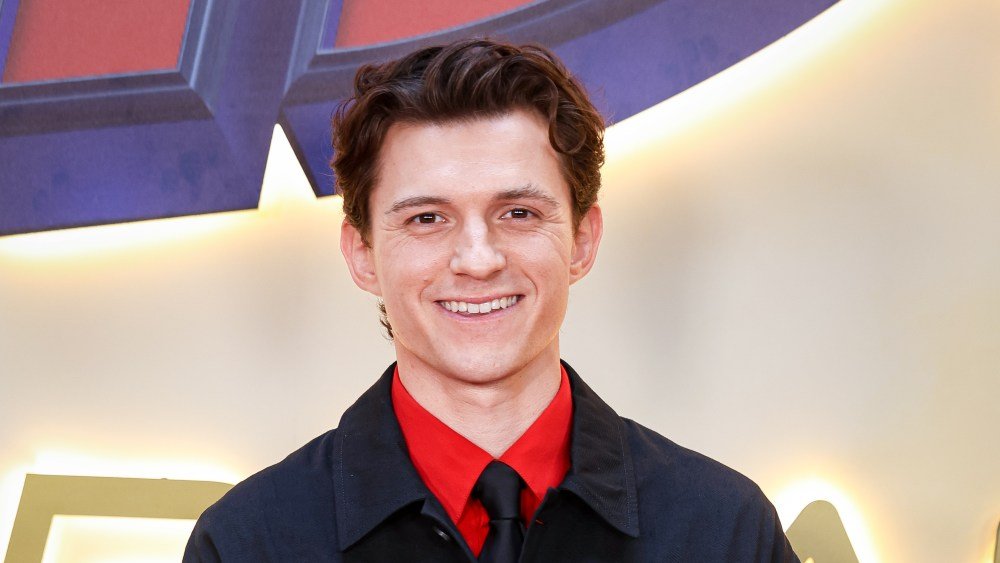 Tom Holland afferma che gli artisti sono “al sicuro” dall’intelligenza artificiale