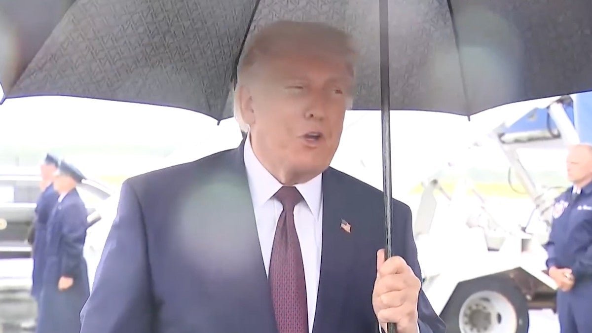 Trump attacca una giornalista perché mette in dubbio il costo della guerra in Iran
