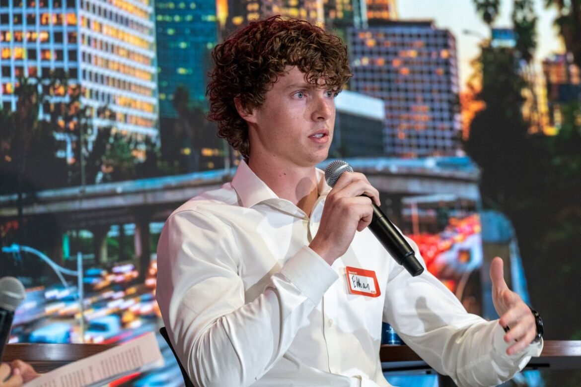 Ethan Thornton sta cercando di fare tutto in una volta
