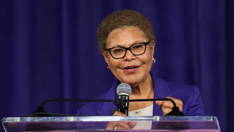 Karen Bass condanna la sparatoria “inquietante” contro i cani della polizia di Los Angeles dopo il rilascio della bodycam