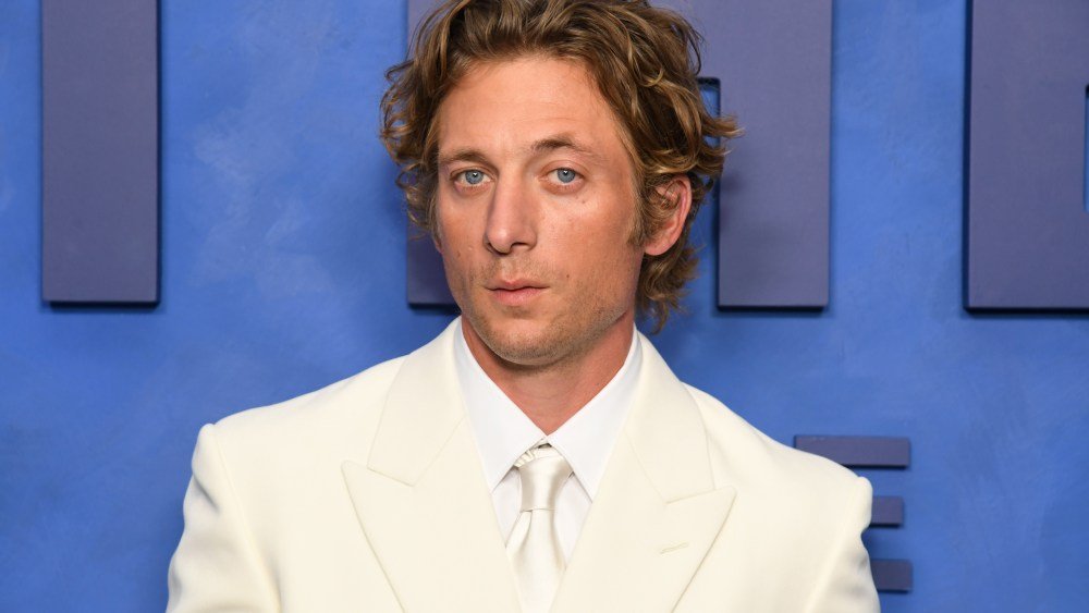 Jeremy Allen White sostiene il divieto dei social media nel Regno Unito per i bambini sotto i 16 anni