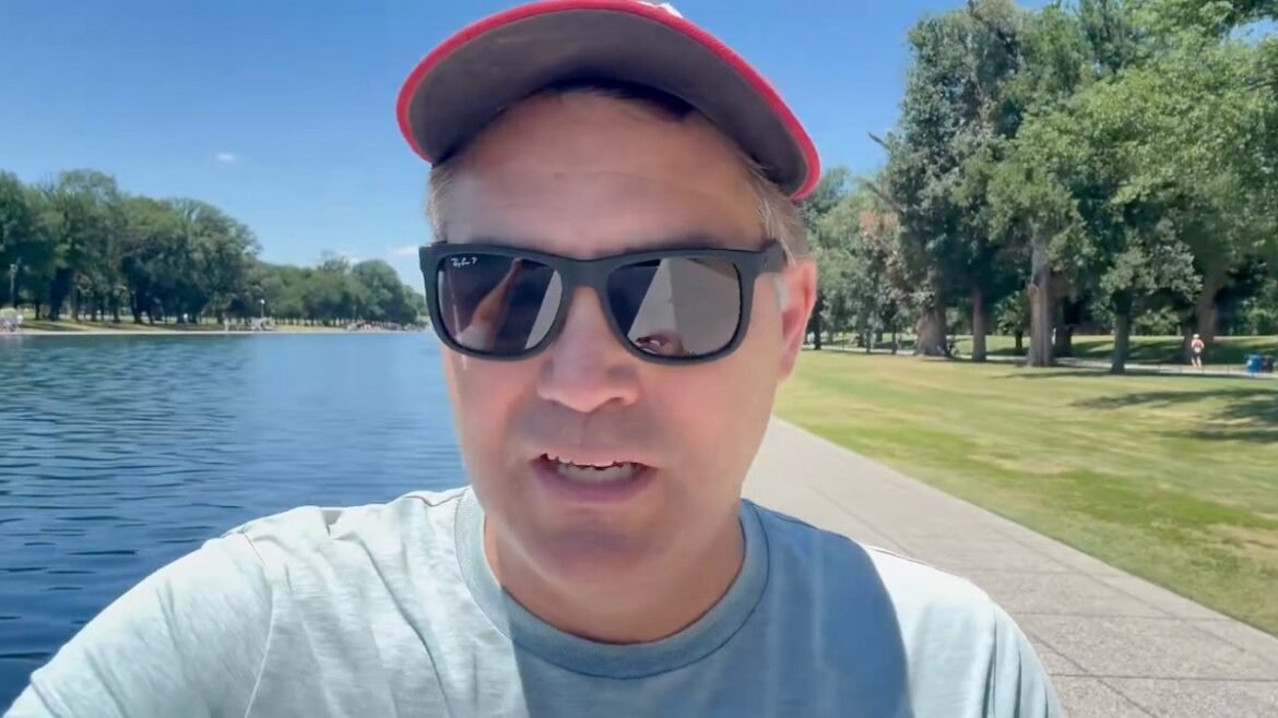 Jim Acosta va dietro le linee nemiche per un’indagine sulla piscina riflettente