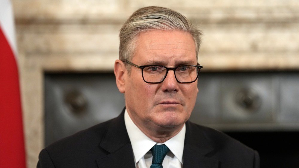 Il primo ministro britannico Keir Starmer si dimette