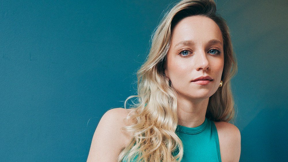 Molly Windsor firma con contenuti anonimi
