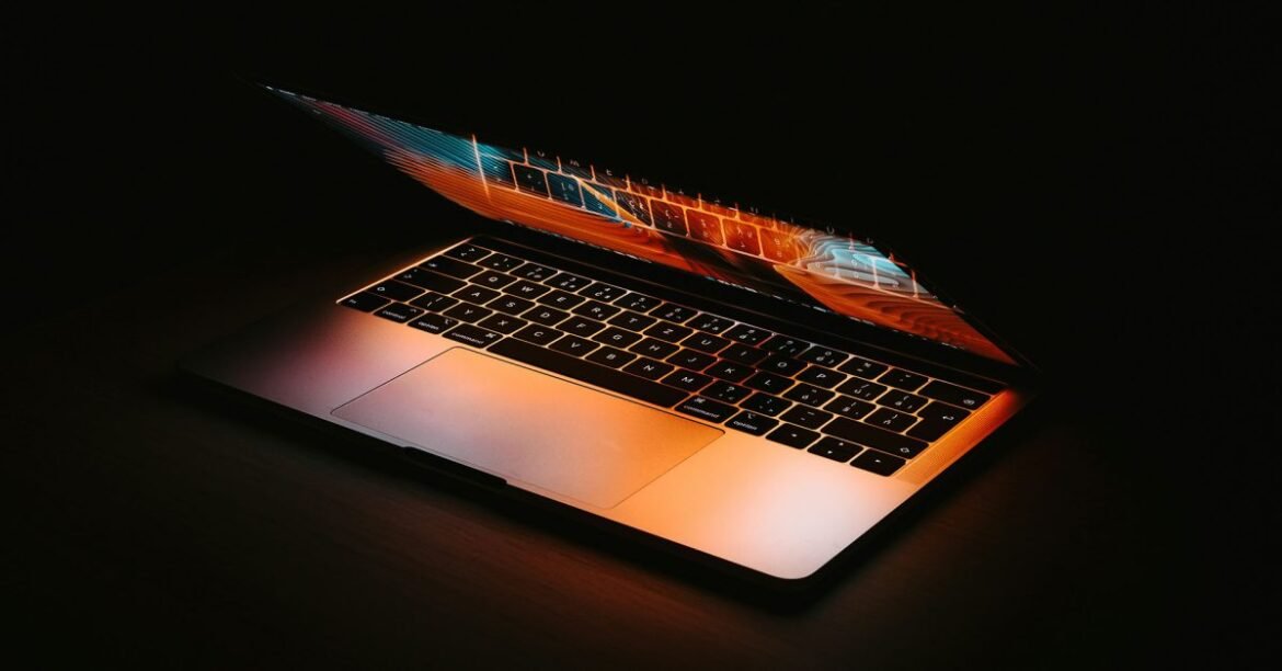 MacBook Ultra e il nuovo MacBook Pro verranno lanciati entrambi questo autunno, secondo alcune indiscrezioni