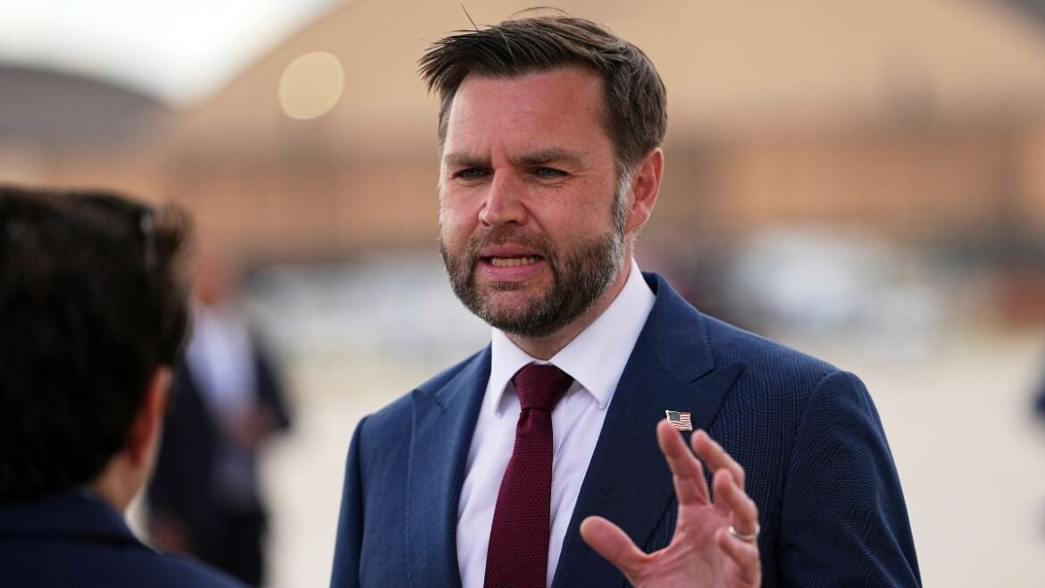 JD Vance preso di mira dai sostenitori di Trump durante l’intervista a Megyn Kelly
