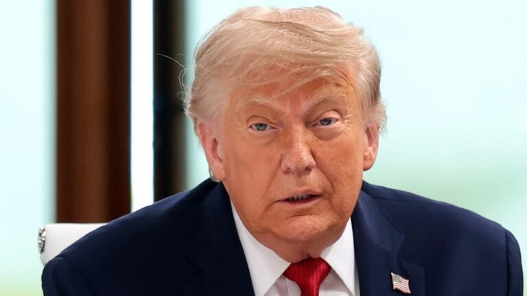 Trump minaccia di citare in giudizio ABC News per la copertura degli atti di vandalismo nelle piscine riflettenti