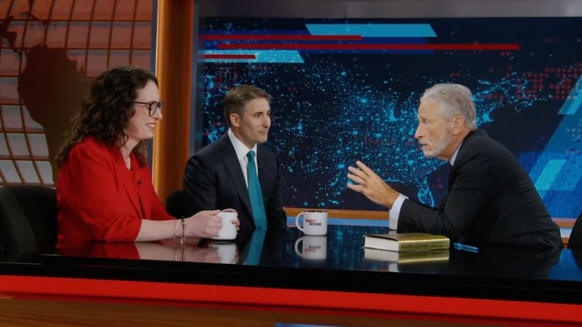 Jon Stewart griglia gli autori del “cambio di regime” sulla fonte della Situation Room