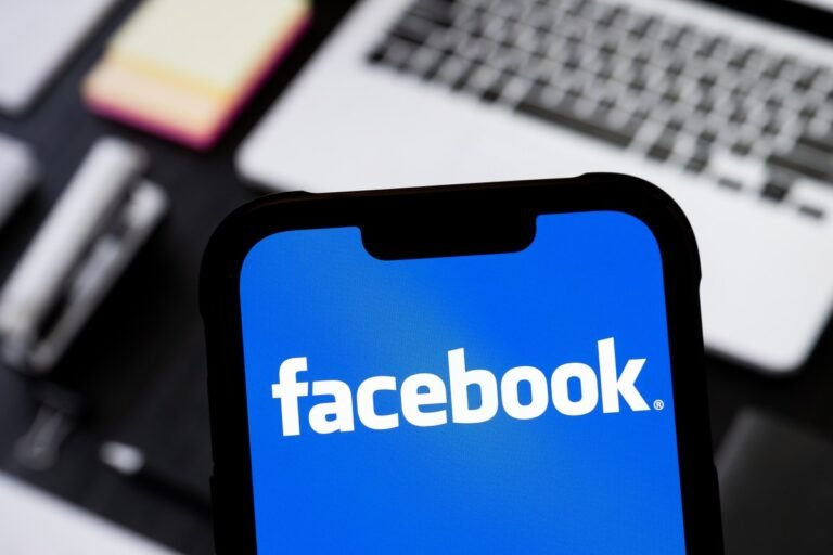 Facebook lancia un’app complementare AI per i creatori