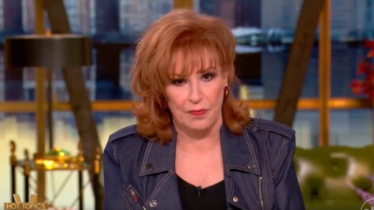 Joy Behar risponde ai co-conduttori dicendo di essere rimasta affascinata da JD Vance