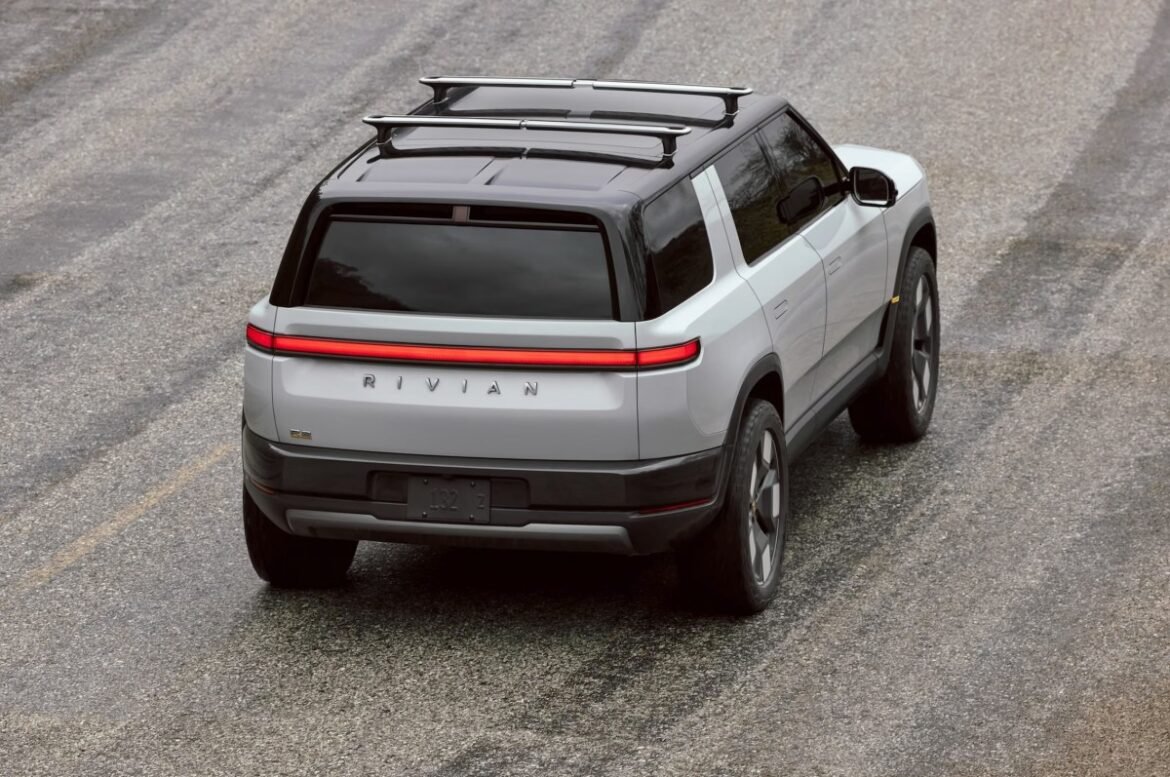 Rivian taglia centinaia di lavoratori dopo l’inizio delle consegne di R2
