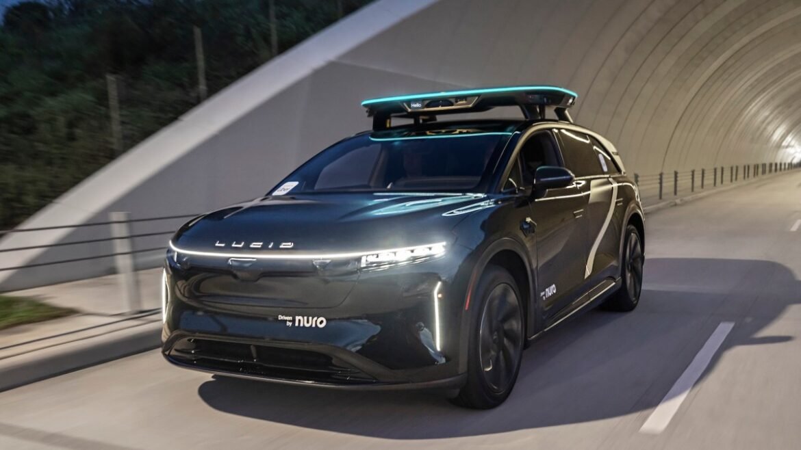 Uber porterà il suo servizio premium di robotaxi a Houston nel 2027